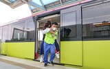 Giải cứu hành khách trong vụ cháy giả định trên tàu metro Nhổn - ga Hà Nội