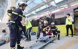 Giải cứu hành khách trong vụ cháy giả định trên tàu metro Nhổn - ga Hà Nội
