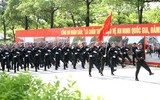 Hàng nghìn chiến sĩ công an phơi mình tập diễu binh giữa nắng lửa Hà Nội