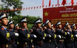 Hàng nghìn chiến sĩ công an phơi mình tập diễu binh giữa nắng lửa Hà Nội