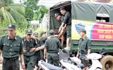 Hơn 300 cảnh sát hỗ trợ người dân khắc phục hậu quả mưa lũ tại Nghệ An