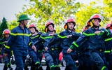 Những người truyền lửa trong mỗi bước chân diễu hành của Công an Hà Nội