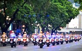 Cận cảnh dàn xe chuyên dụng của Công an Hà Nội diễu binh, diễu hành tại hồ Hoàn Kiếm 