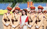 Những khoảnh khắc đẹp của nữ Cảnh sát giao thông sau giờ tập diễu binh
