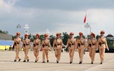 Những khoảnh khắc đẹp của nữ Cảnh sát giao thông sau giờ tập diễu binh
