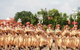 Toàn cảnh khối nữ Cảnh sát giao thông luyện tập diễu binh, diễu hành dưới nắng thu Ba Đình