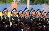 Toàn cảnh khối nữ Cảnh sát giao thông luyện tập diễu binh, diễu hành dưới nắng thu Ba Đình