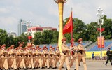 Toàn cảnh khối nữ Cảnh sát giao thông luyện tập diễu binh, diễu hành dưới nắng thu Ba Đình