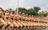 Toàn cảnh khối nữ Cảnh sát giao thông luyện tập diễu binh, diễu hành dưới nắng thu Ba Đình
