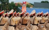 Toàn cảnh khối nữ Cảnh sát giao thông luyện tập diễu binh, diễu hành dưới nắng thu Ba Đình