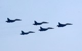 Ngắm tiêm kích Su30-MK2, Yak-130 luyện tập trên bầu trời Thủ đô