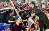 Chùm ảnh “Vì nhân dân phục vụ” từ những điều giản dị