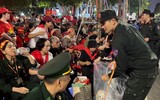 Chùm ảnh “Vì nhân dân phục vụ” từ những điều giản dị