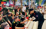 Chùm ảnh “Vì nhân dân phục vụ” từ những điều giản dị