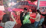 Chùm ảnh “Vì nhân dân phục vụ” từ những điều giản dị
