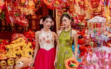 Phố Hàng Mã rực rỡ sắc màu trước Tết Trung thu 2025 