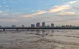 Cận cảnh những ngôi nhà ở bãi giữa sông Hồng ngập sát nóc do nước lũ