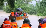 Lực lượng Công an nỗ lực giúp dân, gia cố đê sông Cầu ứng phó mưa lũ