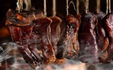 Có gì trong con lợn gác bếp 53 năm, được trả giá 2 tỷ ?