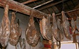 Có gì trong con lợn gác bếp 53 năm, được trả giá 2 tỷ ?