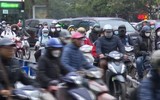Người dân chật vật đi làm trong giá rét sáng đầu tuần