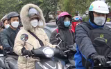 Người dân chật vật đi làm trong giá rét sáng đầu tuần