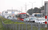 Người dân quay lại Hà Nội, cửa ngõ Thủ đô ùn tắc kéo dài 