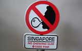 Những luật lệ khó tin: Bị phạt nặng nếu xả toilet đêm và vòng eo quá to 