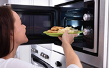 Loại thực phẩm bạn tuyệt đối không được cho vào lò vi sóng