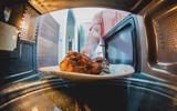 Loại thực phẩm bạn tuyệt đối không được cho vào lò vi sóng