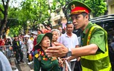 Không khí chờ đợi và sự háo hức của người dân trước thềm lễ diễu binh, diễu hành kỷ niệm Quốc khánh 2/9