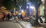 Ngao ngán cảnh 'hè, đường 'mất tích' - hàng quán tràn lan' ở quận Thanh Xuân