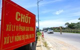 Cảnh sát giao thông Hà Nội: Đội nắng bám đường, giữ vững trật tự giao thông