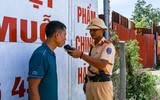 Cảnh sát giao thông Hà Nội: Đội nắng bám đường, giữ vững trật tự giao thông