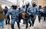 [ẢNH] 5.000 người Nga bị bắt vì biểu tình đòi thả tự do cho ông Navalny