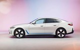 [ẢNH] BMW i4 trình làng với thiết kế đầy thể thao