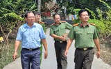 Nghĩa tình của An ninh Thủ đô với người dân vùng ngập lụt ở huyện Thanh Liêm, Hà Nam