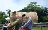 [ẢNH] 1.001 cách chống nóng “bá đạo” của người Việt