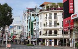 [Ảnh] Đường phố các tỉnh vắng lặng khi giãn cách phòng chống Covid-19 theo Chỉ thị 16