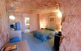 [ẢNH] Kỳ bí thị trấn sinh sống dưới lòng đất ở Australia