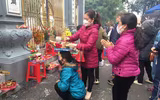 Hàng nghìn người đổ về Phủ Tây Hồ, chùa Hà lễ đầu năm 