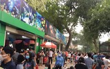 Hàng nghìn người đổ về công viên Thủ Lệ ngày 30/4