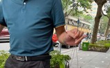 Những chiếc túi xách 'có một không hai' của nhân viên di tích Nhà tù Hỏa Lò