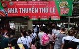 Hàng nghìn người đổ về công viên Thủ Lệ ngày 30/4