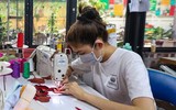 Bên trong xưởng sản xuất hàng trăm chú Sao La nhồi bông tại Hà Nội