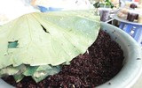 Người Hà Nội tất bật đi chợ mua sắm đón Tết Đoan Ngọ