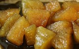 Người Hà Nội tất bật đi chợ mua sắm đón Tết Đoan Ngọ