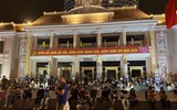 Người dân cả nước tưng bừng đón Năm mới
