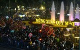 Người dân cả nước tưng bừng đón Năm mới