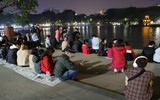 Người dân cả nước tưng bừng đón Năm mới